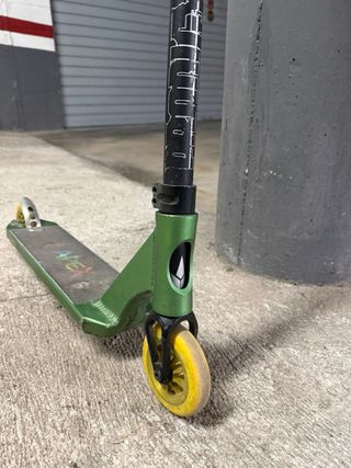 Scooter Apex Verde y Negro