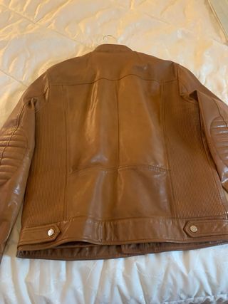 Chaqueta de piel marrón