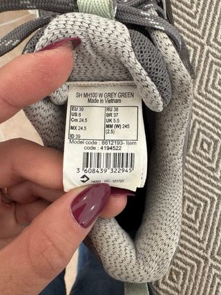 Zapatillas trekking Quechua grises y verdes