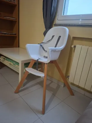 Regalo trona bebé blanca y madera