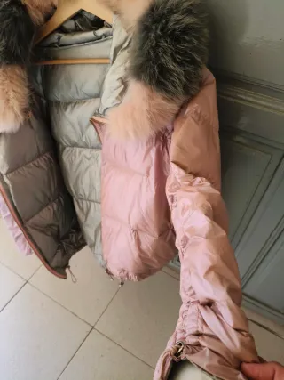 Chamarra rosa con gorro de pelo