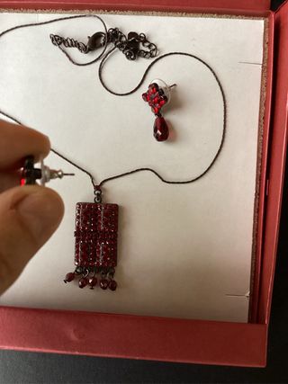 Conjunto Vintage Colgante y Pendientes Granate