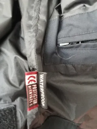 Chaqueta de moto invierno con forro interior.