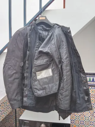 Chaqueta de moto invierno con forro interior.