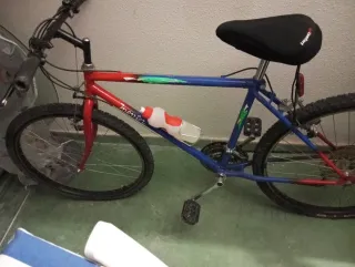 Bicicleta Montaña Roja y Azul