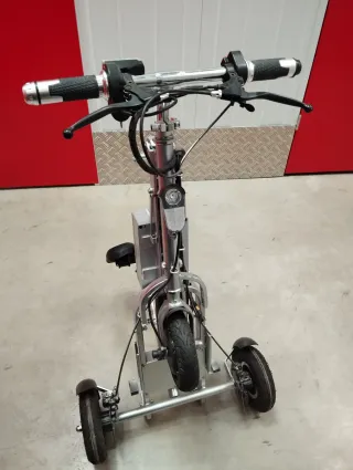 Triciclo eléctrico para discapacitados