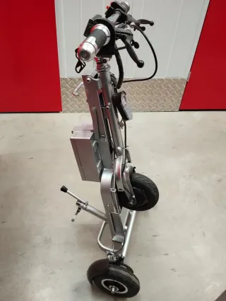 Triciclo eléctrico para discapacitados