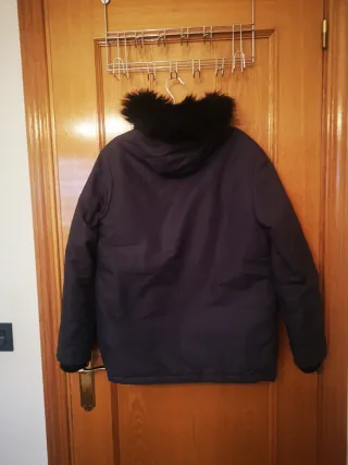 Abrigo niño con capucha y pelo