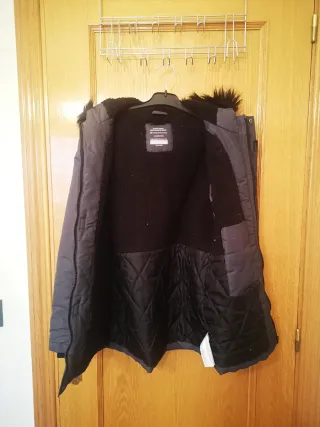 Abrigo niño con capucha y pelo