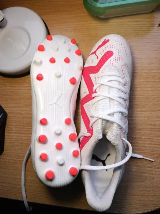 Zapatillas Fútbol Puma Blancas y Rosas
