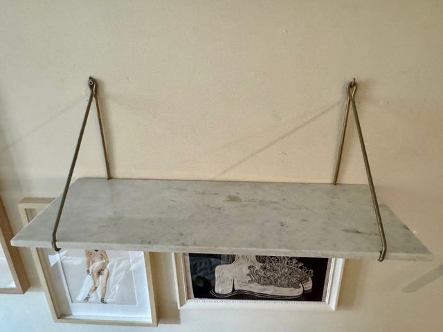 Estante mármol House Doctor dorado