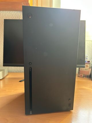 Xbox Series X con mando y cableado