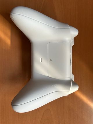 Xbox Series X con mando y cableado