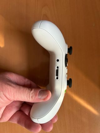 Xbox Series X con mando y cableado