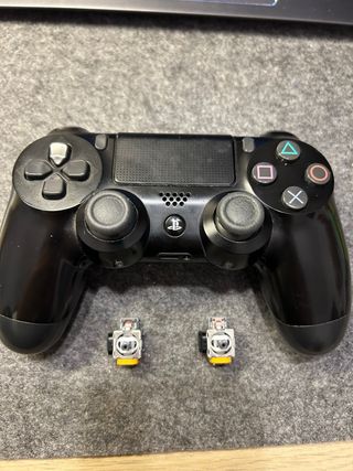 Mando PS4 con joysticks magnéticos