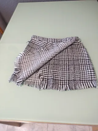 Falda mini cuadros flecos