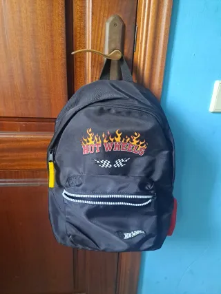 Mochila Hot Wheels Negra y Roja