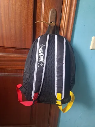 Mochila Hot Wheels Negra y Roja