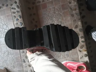 Botas vino charol con hebilla y cordones