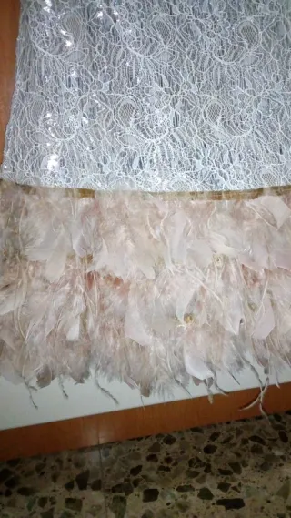 Vestido fiesta lentejuelas y plumas