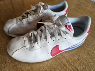 Zapatillas Nike Cortez Blancas y Rojas