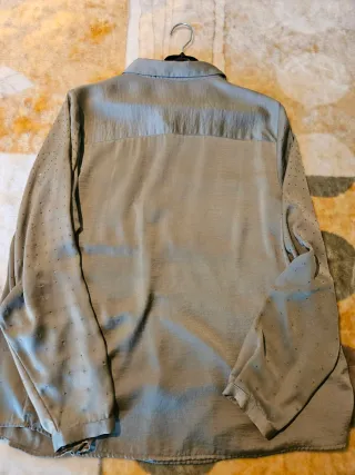 Blusa OUTFIT verde olivo con pedrería Talla M