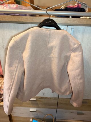 Chaqueta Zara corta beige/rosa