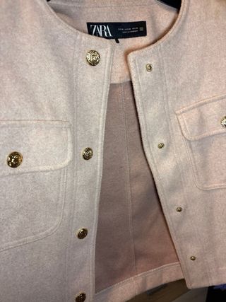 Chaqueta Zara corta beige/rosa