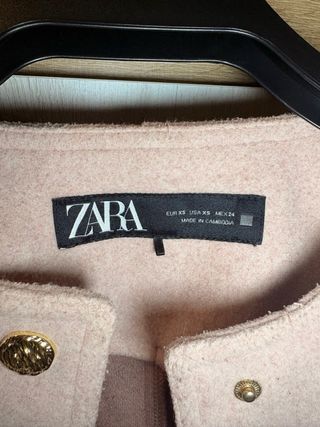 Chaqueta Zara corta beige/rosa