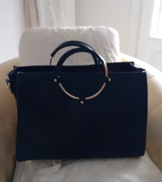 Borsa a mano nera con manici oro