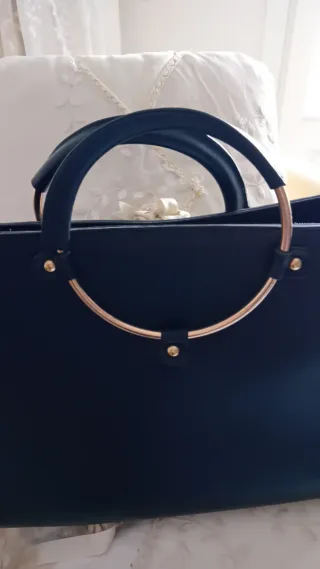 Borsa a mano nera con manici oro