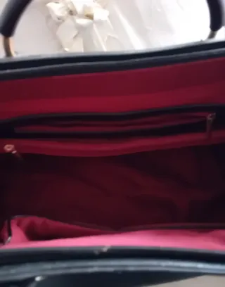 Borsa a mano nera con manici oro