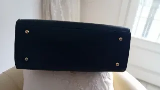 Borsa a mano nera con manici oro