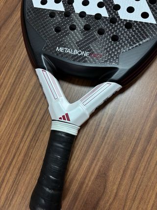 Pala Adidas Metalbone HRD+ Ale Galán 2024