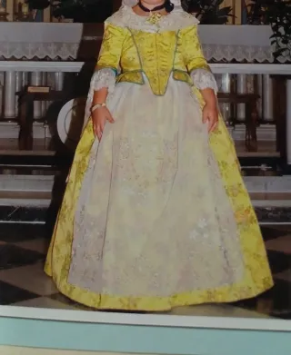 Traje de Fallera Blanco y Amarillo