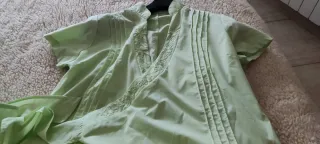 Blusa verde manga corta con bordado