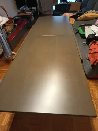 Mesa de comedor maciza de madera