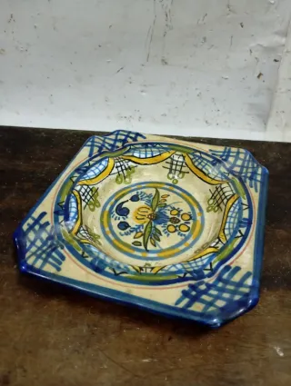 LIQUIDACIÓN 2026 Cenicero de cerámica decorado