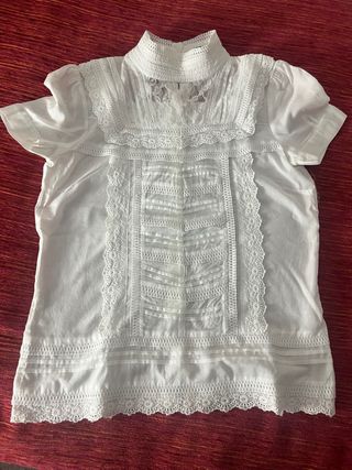 Blusa romántica blanca con encaje