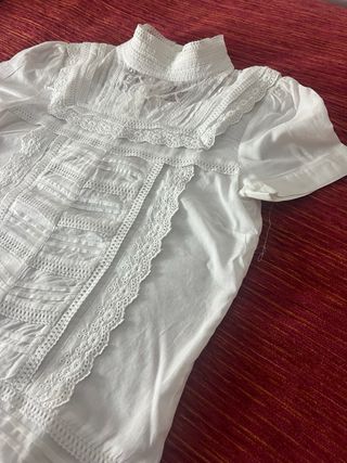 Blusa romántica blanca con encaje
