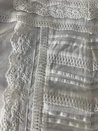 Blusa romántica blanca con encaje