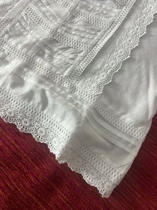 Blusa romántica blanca con encaje