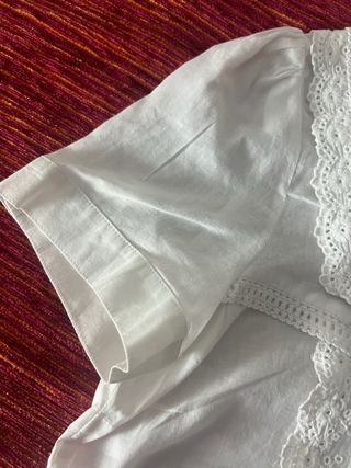 Blusa romántica blanca con encaje