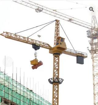 Grúa de juguete grande