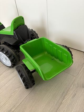 Trattore per bambini verde con rimorchio