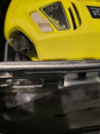 Sierra de calar Ryobi con accesorios