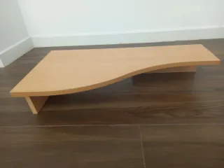 Soporte elevador para ordenador de madera