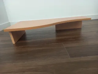 Soporte elevador para ordenador de madera