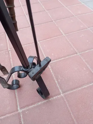 Conjunto de chimenea de metal negro