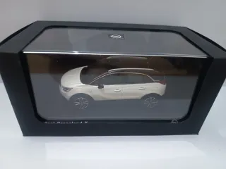 Maqueta Opel Crossland X escala 1/43 iScale